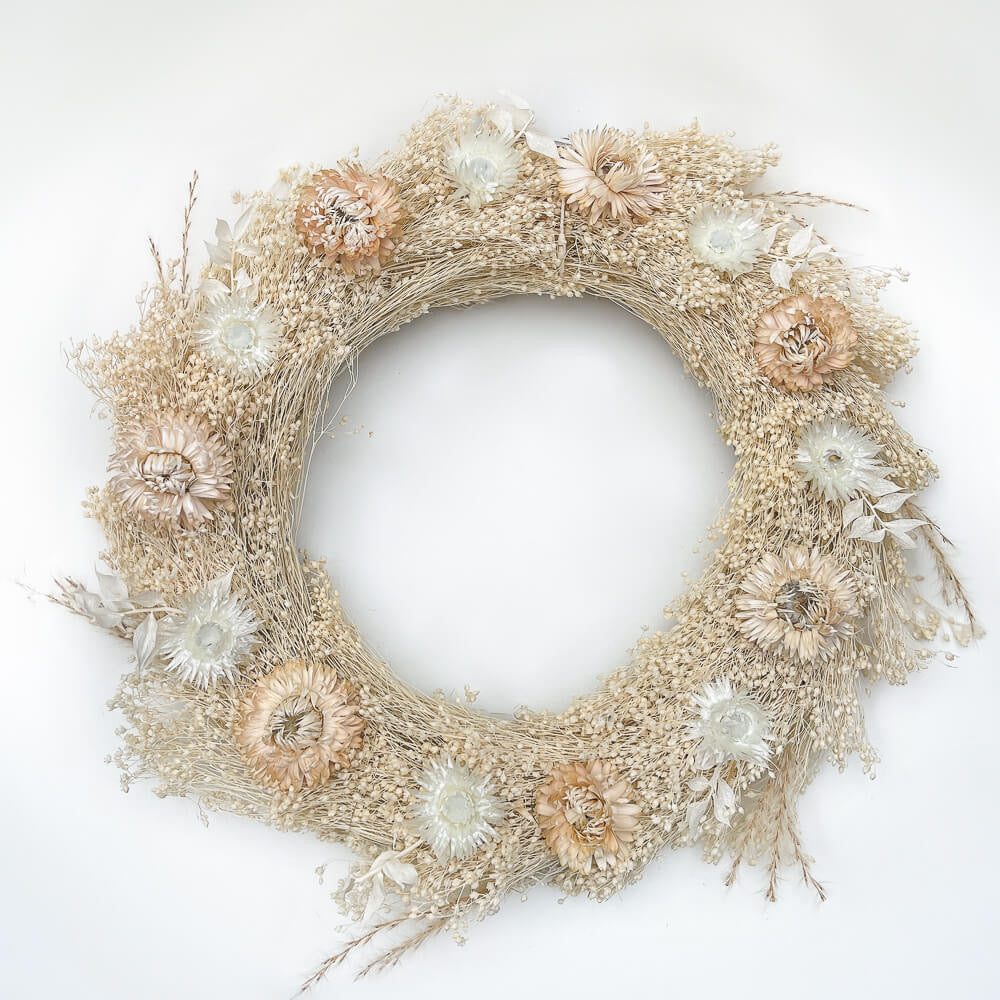 Cream dried flowers wreath by Kikko&Koast